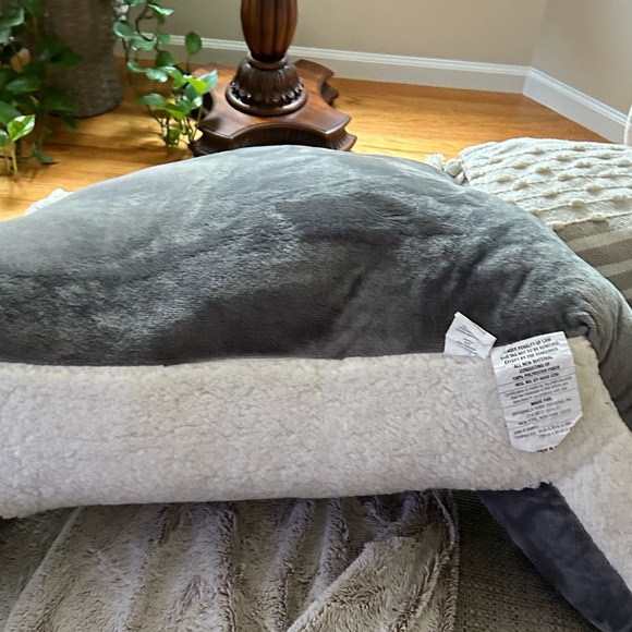 ❗️SOLD❗️UGG Gray/White Large Body Pillow - Picture 5 of 8